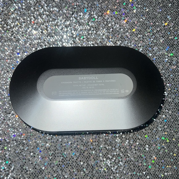 ✨🆕✨ R.E.M. BEAUTY Midnight Shadows Eyeshadow Palette in Babydoll - Picture 7 of 9